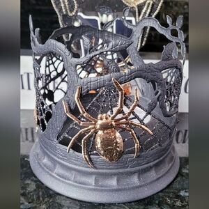 PRE-OWNED Bath & Body Works Decorative Black and Gold Spider Candle Holder